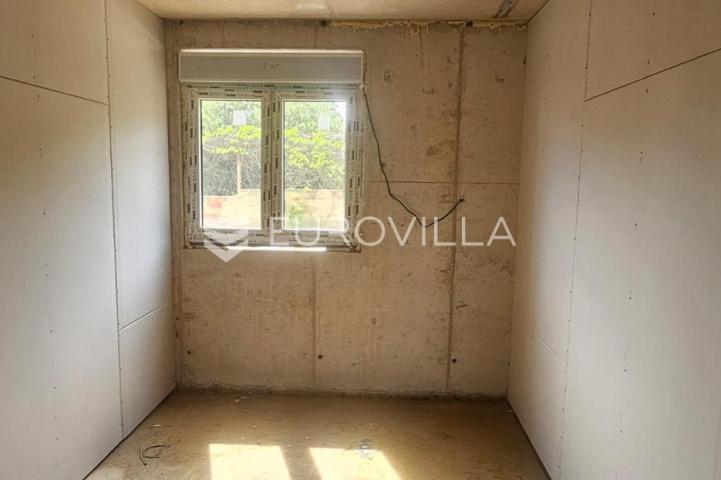 Trogir, , Seget Donji stan 71,65 m² s vrtom u novogradnji s garažom i liftom