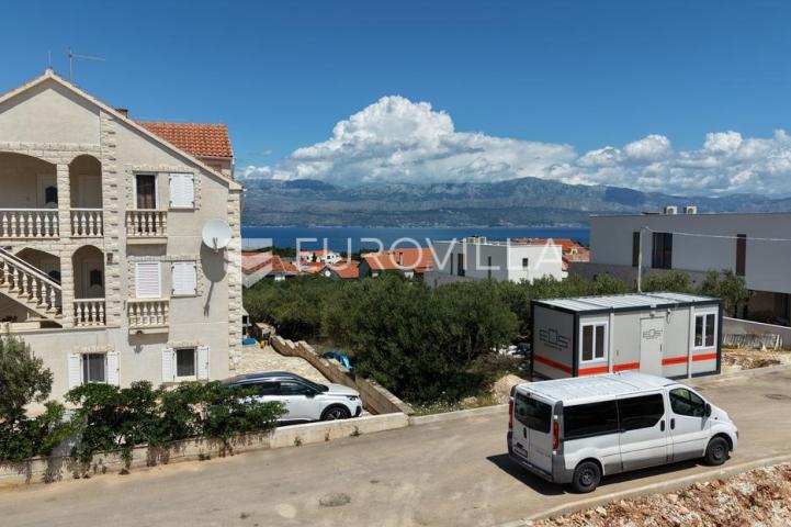 Brač, Supetar, dvosoban stan na prvom katu s pogledom na more