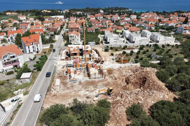 Brač, Supetar, dvosoban stan na prvom katu s pogledom na more