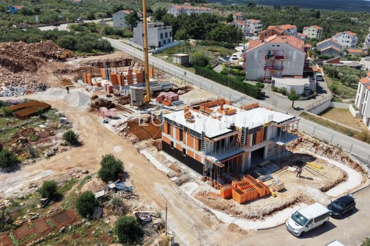 Brač, Supetar, dvosoban stan na prvom katu s pogledom na more