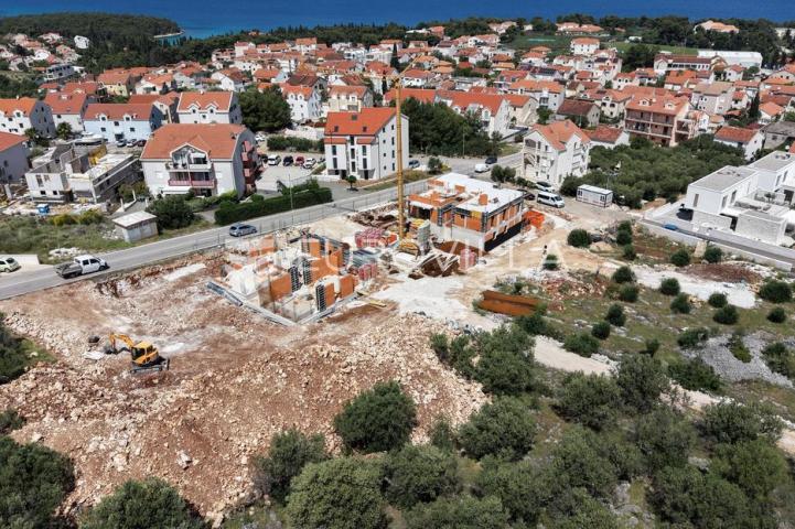 Brač, Supetar, dvosoban stan na prvom katu s pogledom na more