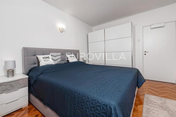 Senj, dvosobni stan od 57 m² u strogom centru