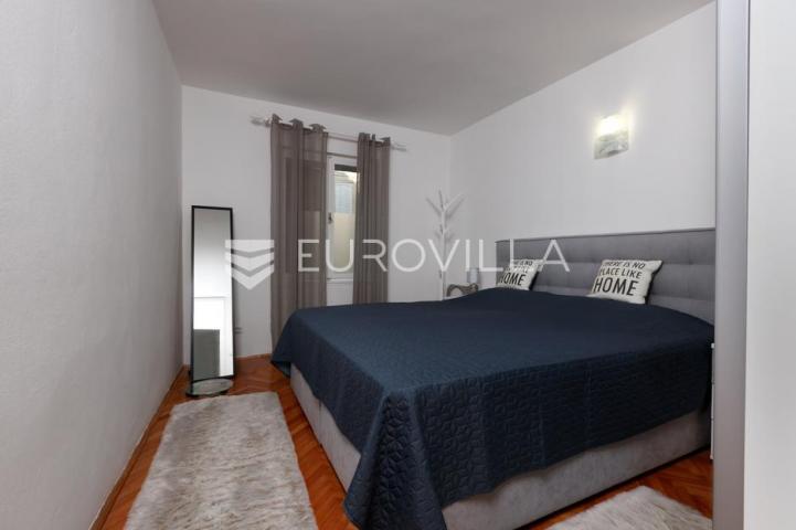Senj, dvosobni stan od 57 m² u strogom centru