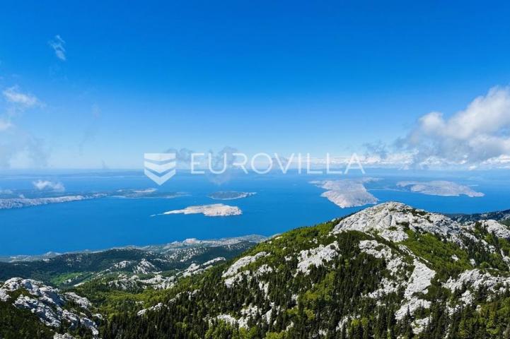 Senj, dvosobni stan od 57 m² u strogom centru