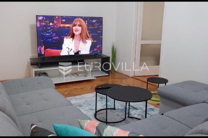 Senj, dvosobni stan od 57 m² u strogom centru