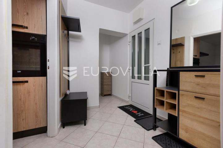 Senj, dvosobni stan od 57 m² u strogom centru