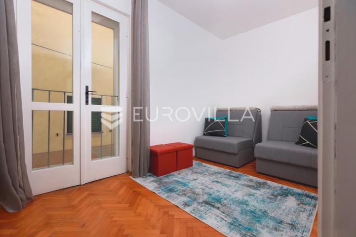 Senj, dvosobni stan od 57 m² u strogom centru