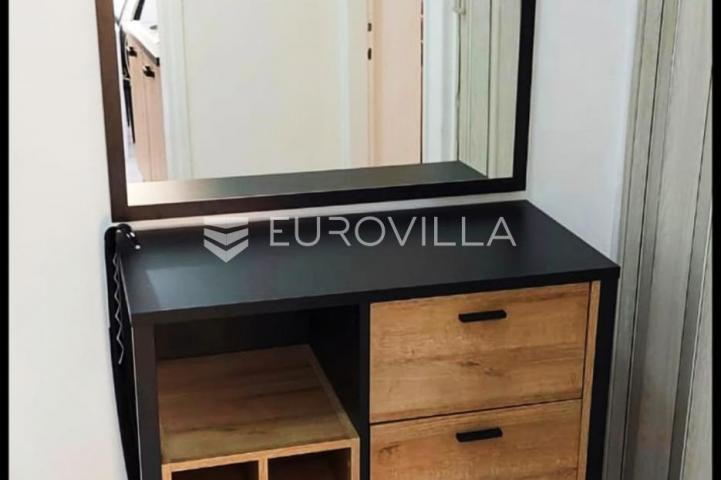 Senj, dvosobni stan od 57 m² u strogom centru