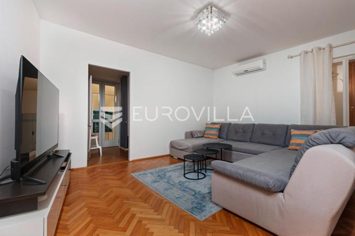 Senj, dvosobni stan od 57 m² u strogom centru