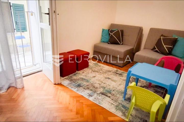 Senj, dvosobni stan od 57 m² u strogom centru