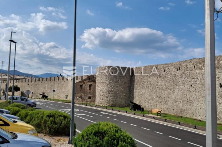 Senj, dvosobni stan od 57 m² u strogom centru