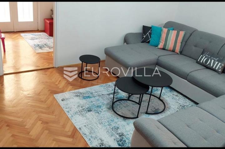 Senj, dvosobni stan od 57 m² u strogom centru