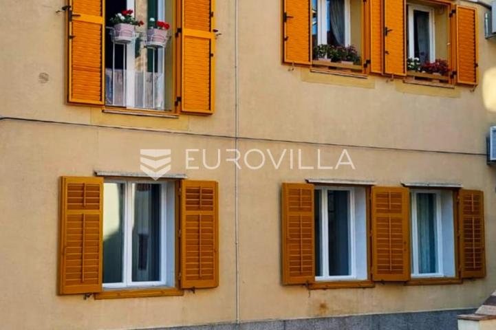 Senj, dvosobni stan od 57 m² u strogom centru