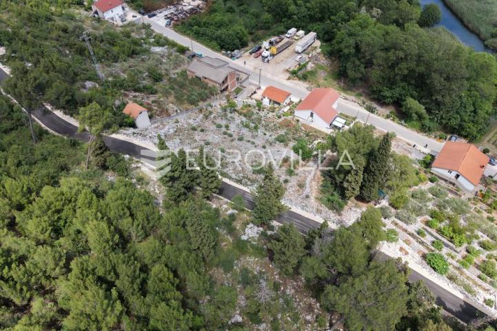 Metković, Momići, zgrada stambeno poslovne namjene 516 m²