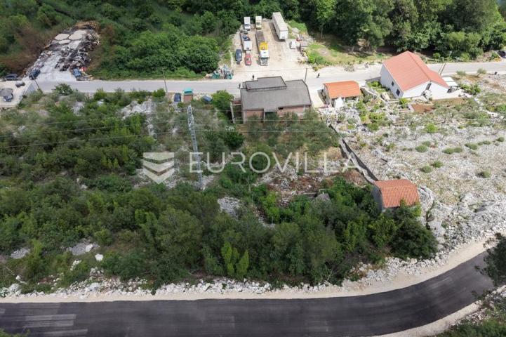 Metković, Momići, zgrada stambeno poslovne namjene 516 m²