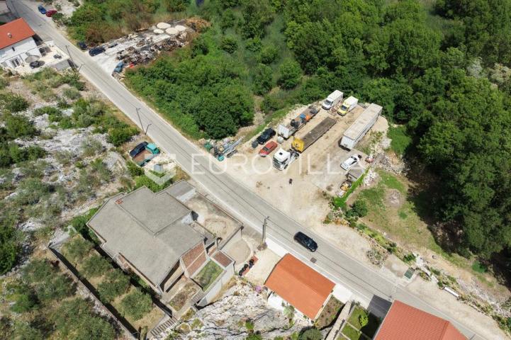Metković, Momići, zgrada stambeno poslovne namjene 516 m²