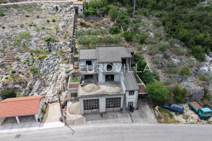 Metković, Momići, zgrada stambeno poslovne namjene 516 m²