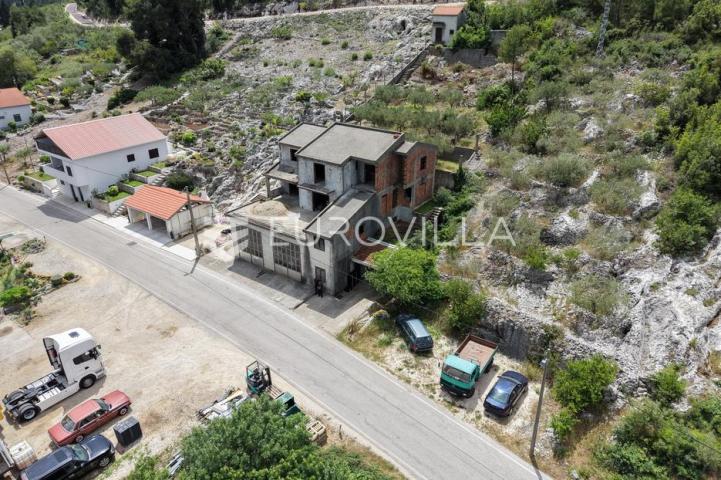 Metković, Momići, zgrada stambeno poslovne namjene 516 m²