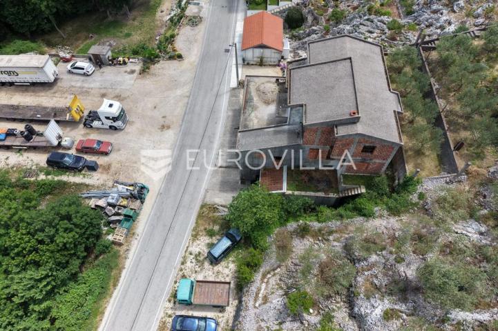 Metković, Momići, zgrada stambeno poslovne namjene 516 m²