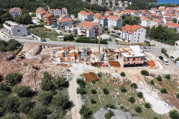 Brač, Supetar, jednosoban stan u prizemlju s vrtom