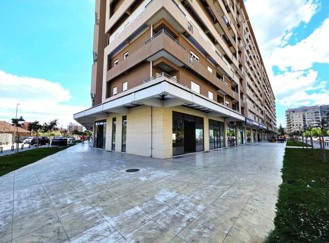 Poslovni prostor, 350m2, Central point, Podgorica