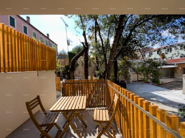 Poslovni prostor Potpuno nov bed and breakfast u centru Pule!