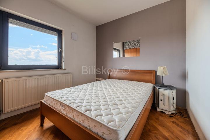 Prodaja, Gajnice, dvosoban stan površine 46 m² na 3. katu, bez lifta 
