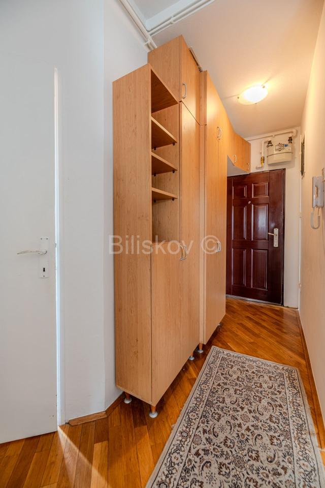 Prodaja, Gajnice, dvosoban stan površine 46 m² na 3. katu, bez lifta 