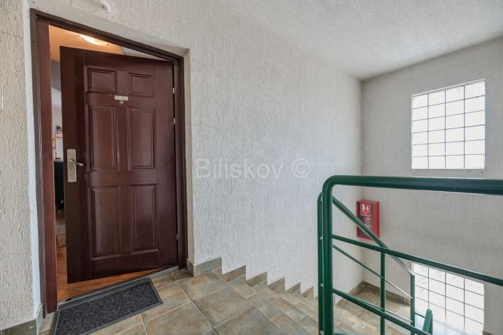 Prodaja, Gajnice, dvosoban stan površine 46 m² na 3. katu, bez lifta 