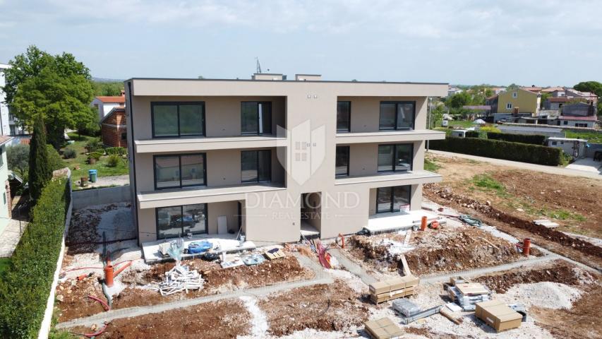 Poreč, okolica, stan sa prostranom okućnicom (310m2)
