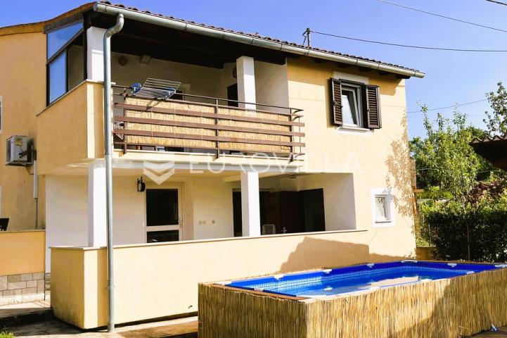 Istra, Motovun, prekrasna kuća sa dva stana i konobom