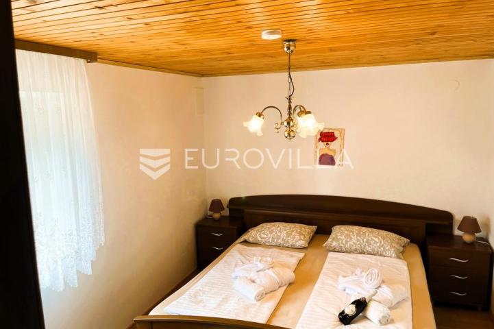 Istra, Motovun, prekrasna kuća sa dva stana i konobom