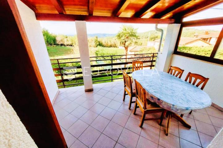 Istra, Motovun, prekrasna kuća sa dva stana i konobom