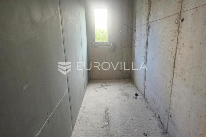 Trogir, Seget Donji stan 50,2 m² s terasom i vrtom u novogradnji s garažom i liftom