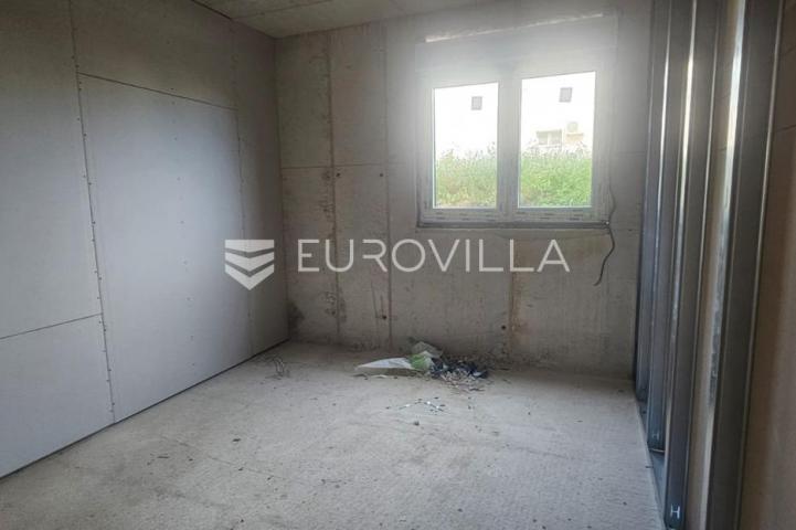 Trogir, Seget Donji stan 50,2 m² s terasom i vrtom u novogradnji s garažom i liftom