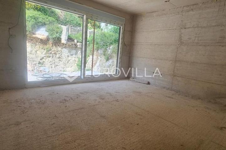 Trogir, Seget Donji stan 50,2 m² s terasom i vrtom u novogradnji s garažom i liftom