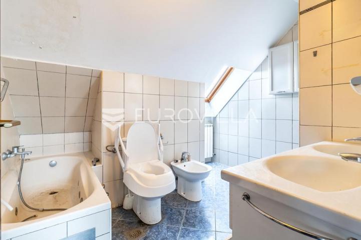 Remete, objekt 1.050 m², idealan za vrtić/dom