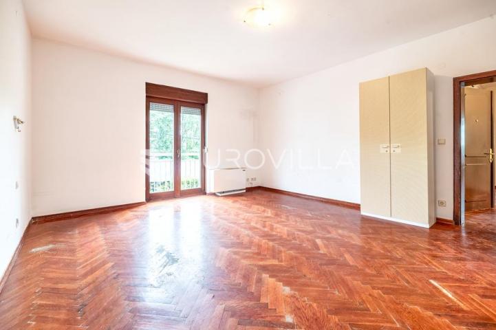 Remete, objekt 1.050 m², idealan za vrtić/dom
