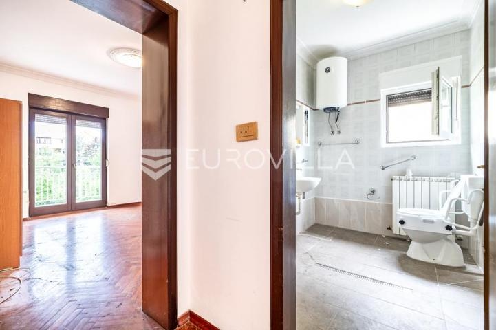 Remete, objekt 1.050 m², idealan za vrtić/dom