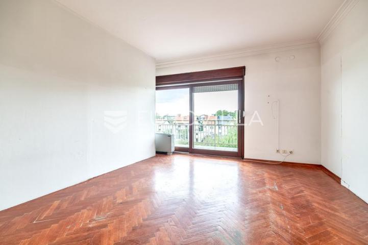 Remete, objekt 1.050 m², idealan za vrtić/dom