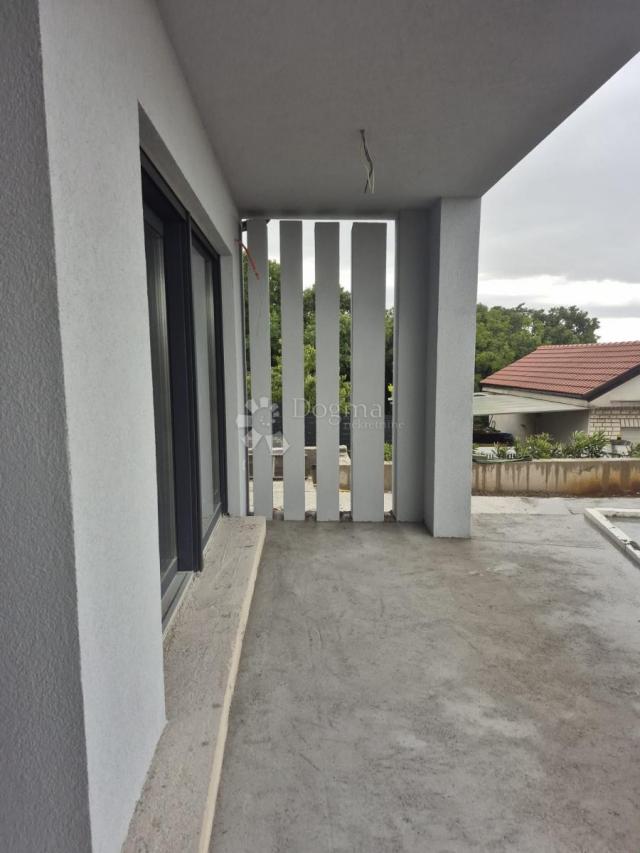 MODERNA PRIZEMNICA U KOSTRENI - EKSKLUZIVA