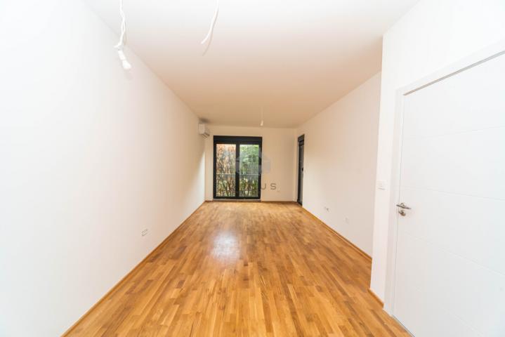 Jednosoban stan 44m2 + parking, Zabjelo - Podogrica
