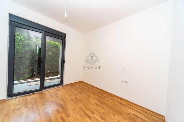 Jednosoban stan 44m2 + parking, Zabjelo - Podogrica