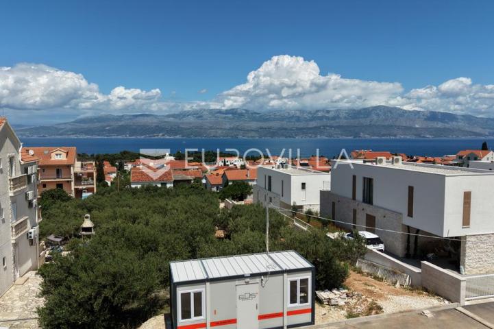 Brač, Supetar, dvosoban penthouse s predivnim pogledom