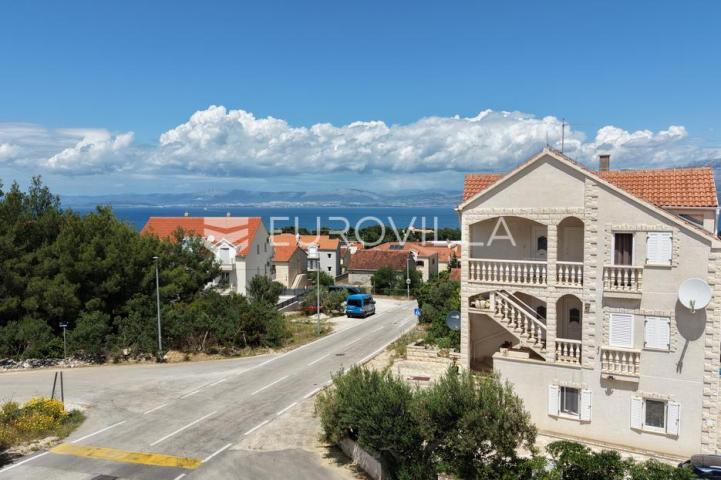 Brač, Supetar, dvosoban stan na prvom katu s pogledom na more