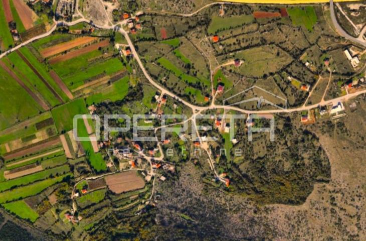 Građevinsko zemljište na mirnoj lokaciji, Konjsko, općina Klis