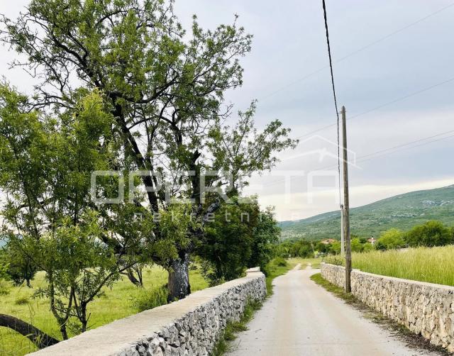 Građevinsko zemljište na mirnoj lokaciji, Konjsko, općina Klis
