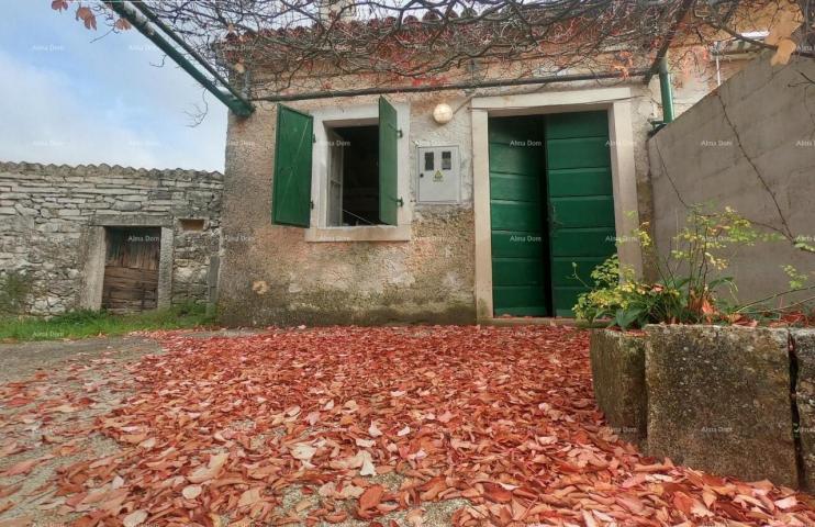 Kuća Rakalj, kamena kuća s 1.920 m² građevinskog zemljišta