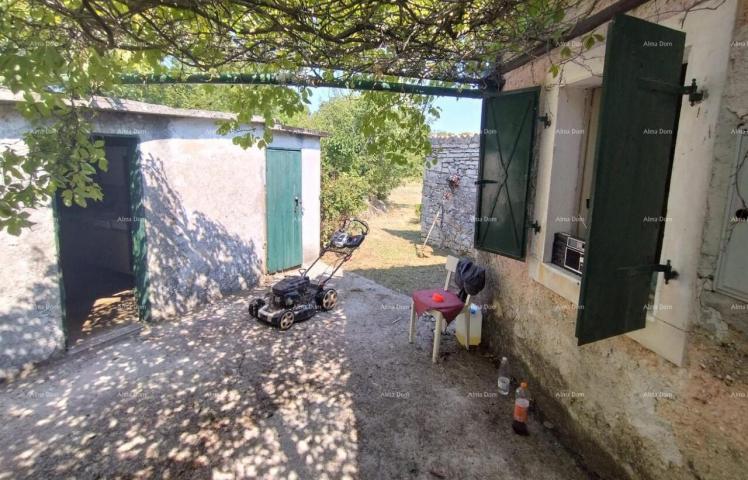 Kuća Rakalj, kamena kuća s 1.920 m² građevinskog zemljišta