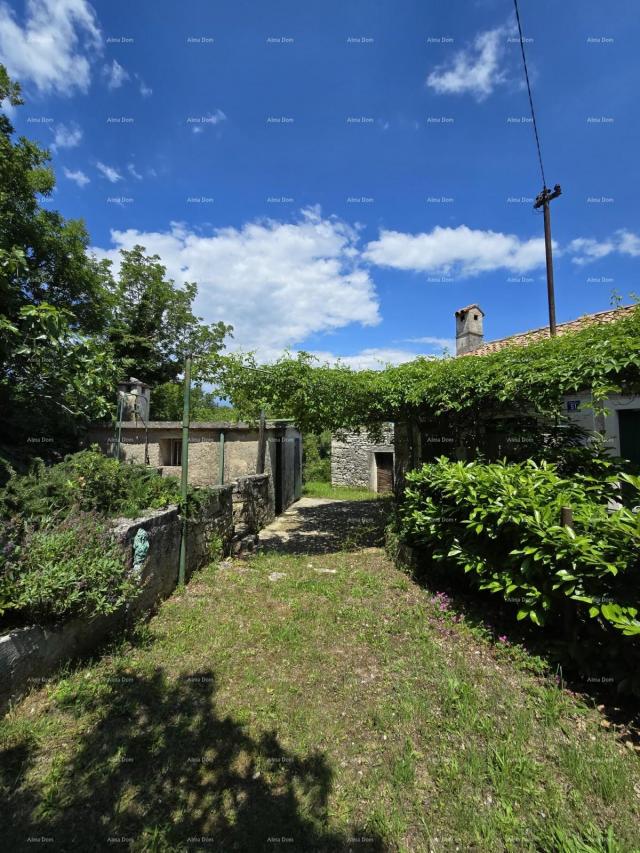 Kuća Rakalj, kamena kuća s 1.920 m² građevinskog zemljišta